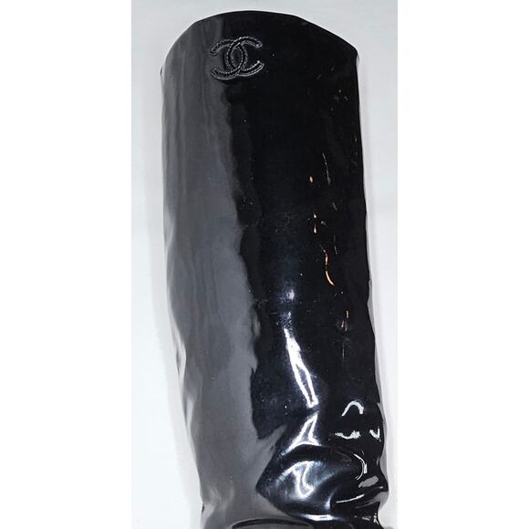 Chanel black patent leather boots with a chunky heel and embroidered CC logo - Picture 13 of 16